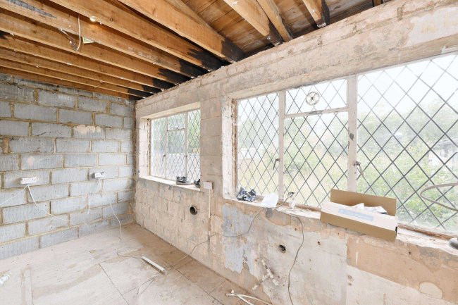 10 Tysoe Avenue, Enfield, Middlesex, EN3 6DY 2