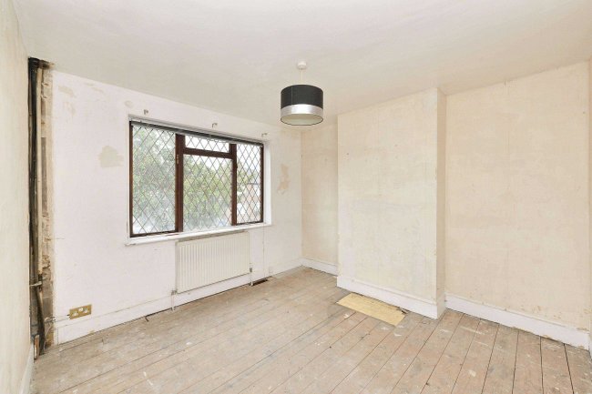 10 Tysoe Avenue, Enfield, Middlesex, EN3 6DY 2