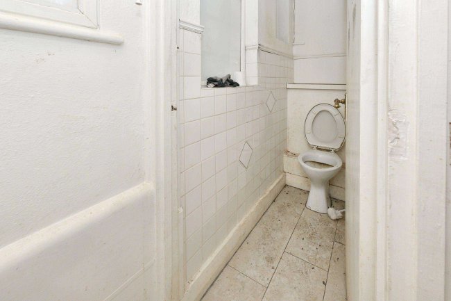 10 Tysoe Avenue, Enfield, Middlesex, EN3 6DY 2