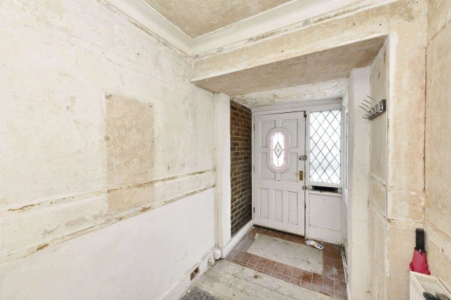 10 Tysoe Avenue, Enfield, Middlesex, EN3 6DY 2