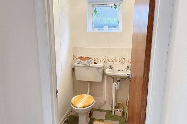 28 Gauntlett Road, Sutton, Surrey, SM1 4RY 4