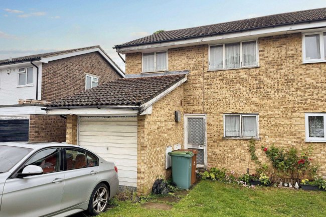 28 Gauntlett Road, Sutton, Surrey, SM1 4RY 4