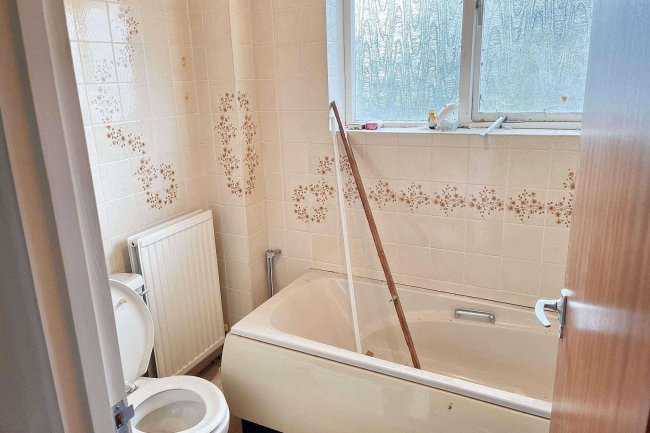 28 Gauntlett Road, Sutton, Surrey, SM1 4RY 4