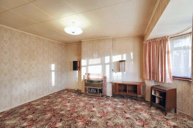 17a Lancelot Road, Hainault, Ilford, IG6 3BE 9