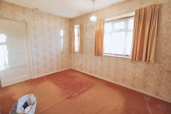 17a Lancelot Road, Hainault, Ilford, IG6 3BE 9