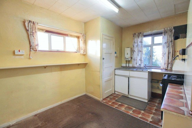 17a Lancelot Road, Hainault, Ilford, IG6 3BE 9