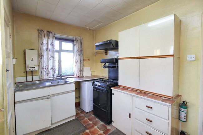 17a Lancelot Road, Hainault, Ilford, IG6 3BE 9