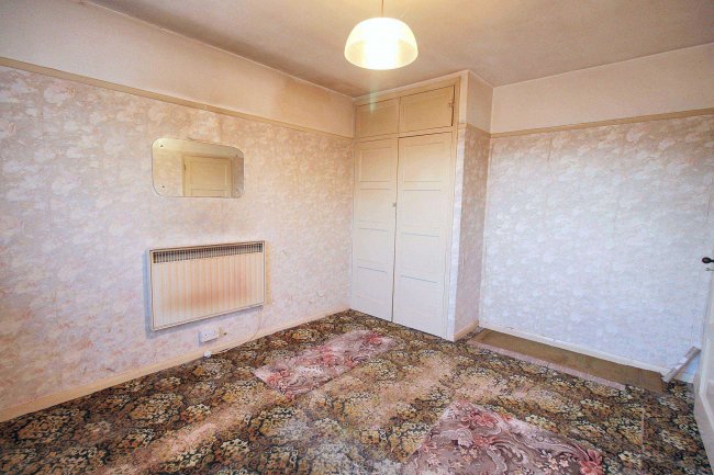 17a Lancelot Road, Hainault, Ilford, IG6 3BE 9