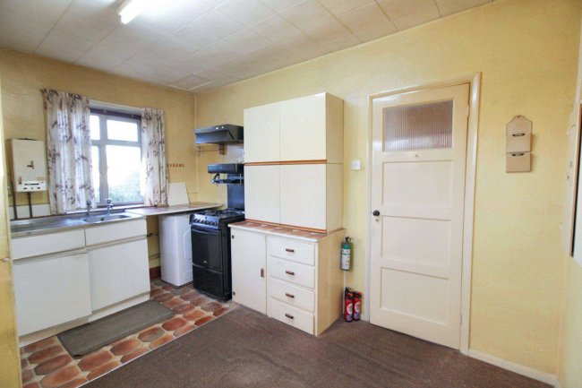 17a Lancelot Road, Hainault, Ilford, IG6 3BE 9