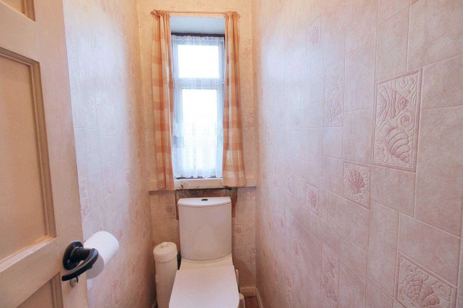 17a Lancelot Road, Hainault, Ilford, IG6 3BE 9