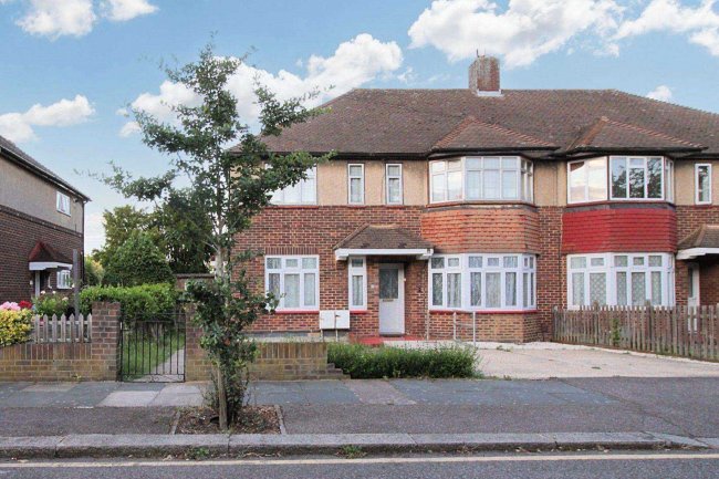 17a Lancelot Road, Hainault, Ilford, IG6 3BE 9