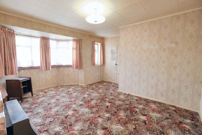 17a Lancelot Road, Hainault, Ilford, IG6 3BE 9