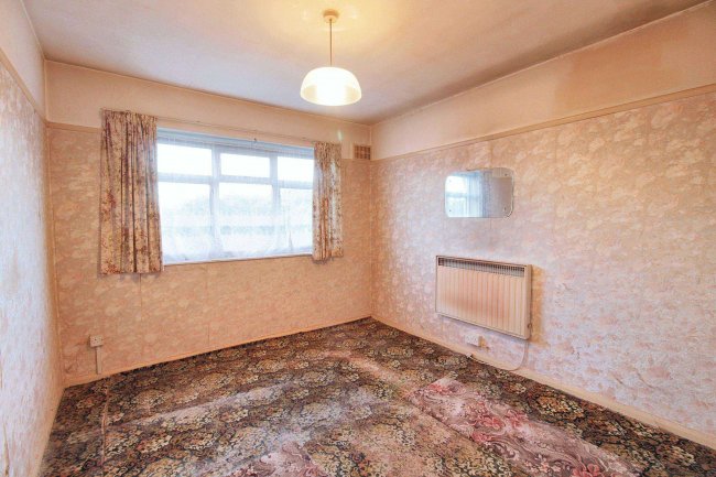 17a Lancelot Road, Hainault, Ilford, IG6 3BE 9