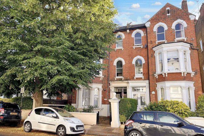 24b Sisters Avenue, Battersea, London SW11 5SQ 9