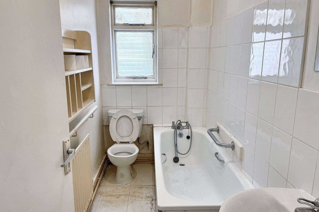 24b Sisters Avenue, Battersea, London SW11 5SQ 9