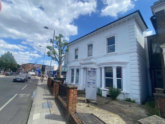 Grosvenor House Surgery, 147 Broadway, West Ealing, W13 9BE 10