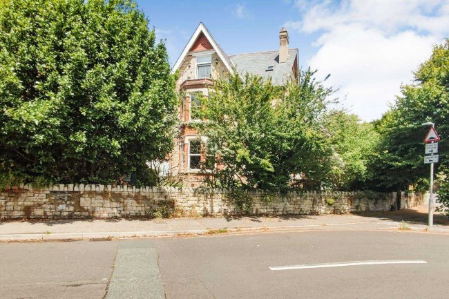 2a Ullswater Crescent, Weymouth DT3 5HE 4