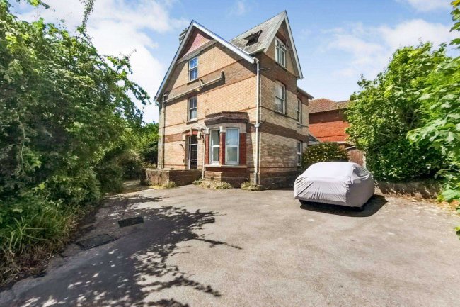 2a Ullswater Crescent, Weymouth DT3 5HE 4