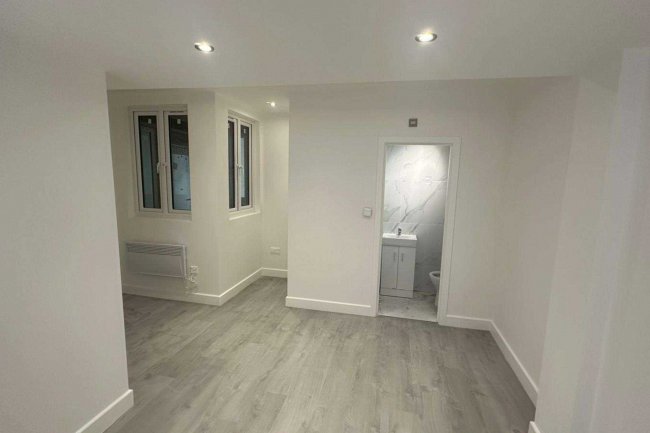 365 West Barnes Lane, New Malden, Greater London KT3 6JF 6