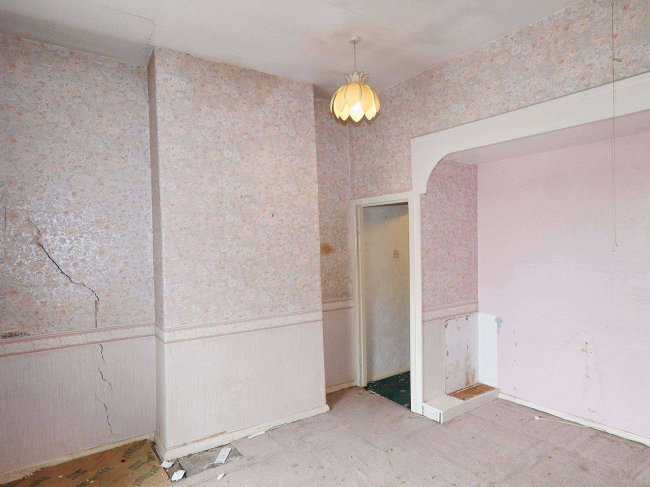 41 Bond Street, Bury, BL9 7BE 10