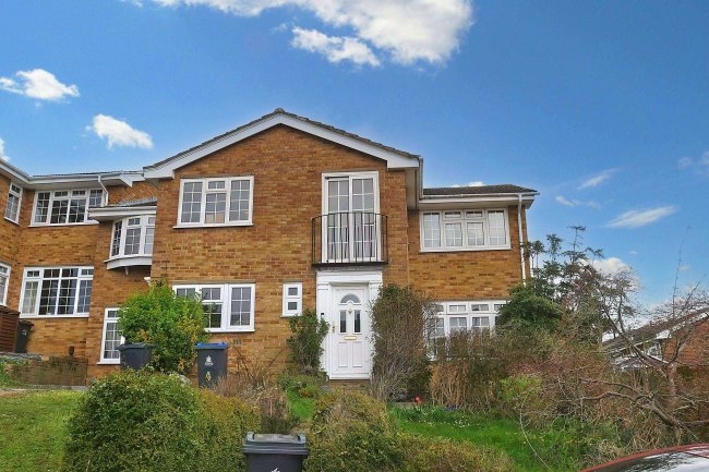 2 Leas Close, Chessington, Surrey, KT9 2EQ 7