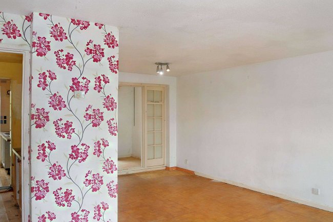 2 Leas Close, Chessington, Surrey, KT9 2EQ 7