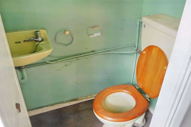 2 Leas Close, Chessington, Surrey, KT9 2EQ 7