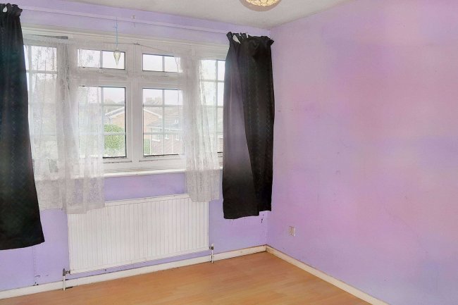 2 Leas Close, Chessington, Surrey, KT9 2EQ 7