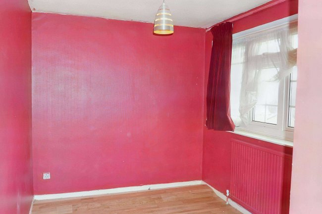 2 Leas Close, Chessington, Surrey, KT9 2EQ 7