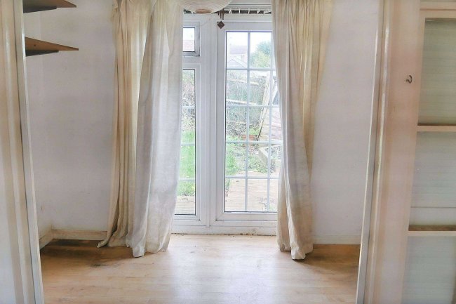 2 Leas Close, Chessington, Surrey, KT9 2EQ 7