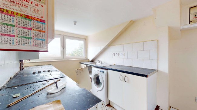 7 Quadrant Road, Thornton Heath, Surrey, CR7 7DB 2