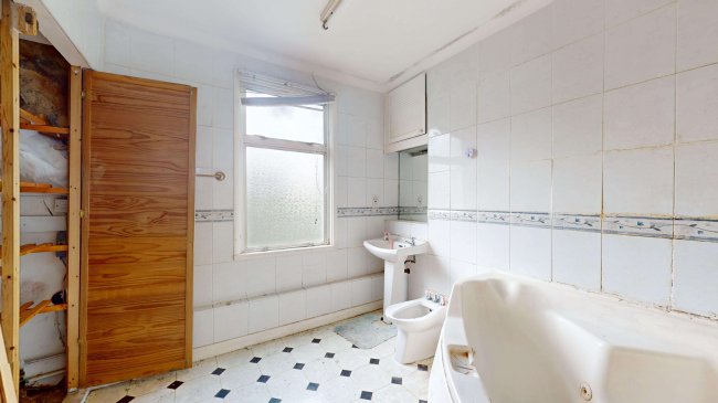 7 Quadrant Road, Thornton Heath, Surrey, CR7 7DB 2