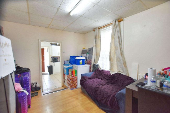 236 Brigstock Road, Thornton Heath, Surrey, CR7 7JD 1