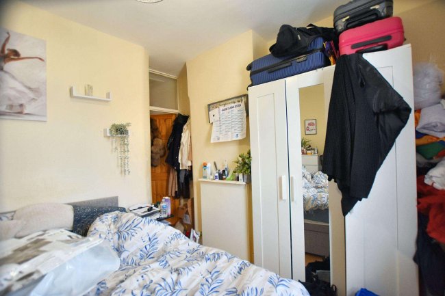 236 Brigstock Road, Thornton Heath, Surrey, CR7 7JD 1