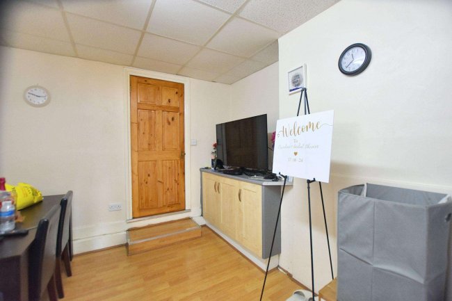 236 Brigstock Road, Thornton Heath, Surrey, CR7 7JD 1