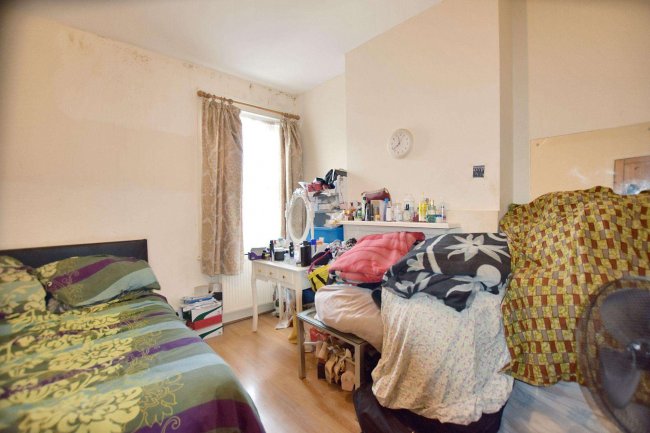 236 Brigstock Road, Thornton Heath, Surrey, CR7 7JD 1