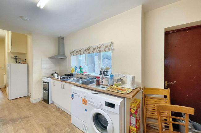 12 Cross Park, Ilfracombe, Devon EX34 8BJ 8