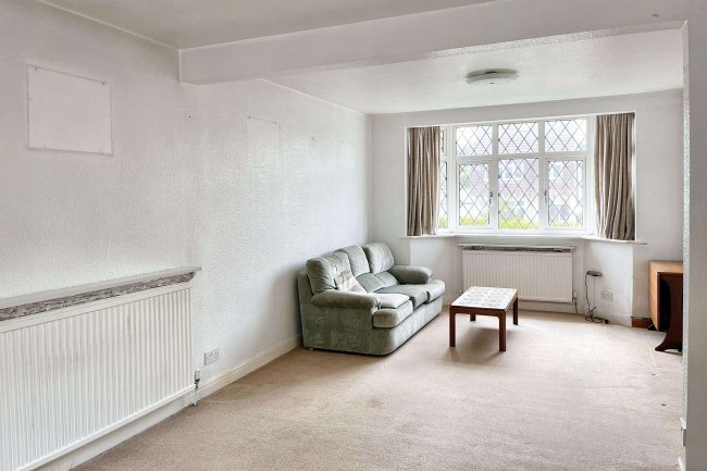 55 Mead Way, Coulsdon, Surrey, CR5 1PQ 4