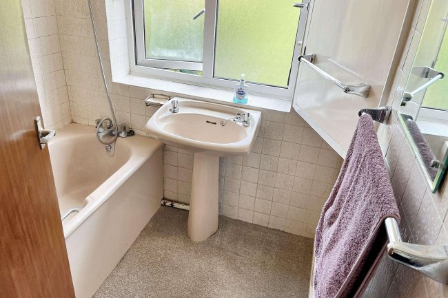 55 Mead Way, Coulsdon, Surrey, CR5 1PQ 4