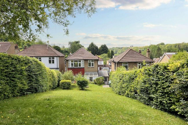 55 Mead Way, Coulsdon, Surrey, CR5 1PQ 4