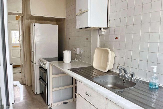 55 Mead Way, Coulsdon, Surrey, CR5 1PQ 4