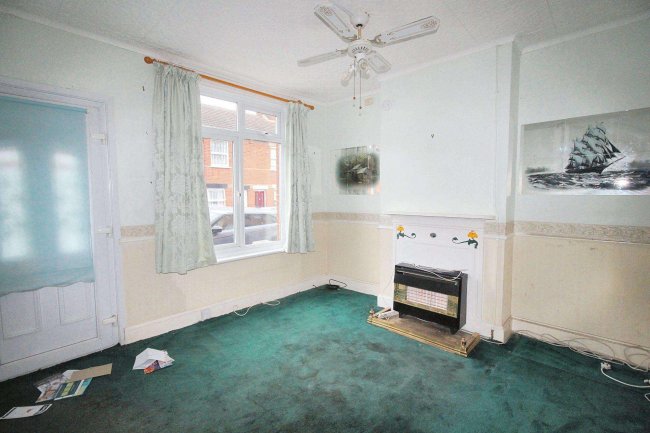 30 North Road  Avenue, Brentwood, Essex CM14 4XQ 1