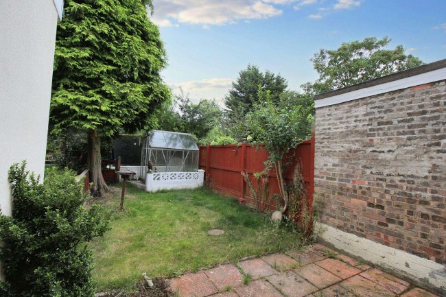 30 North Road  Avenue, Brentwood, Essex CM14 4XQ 1