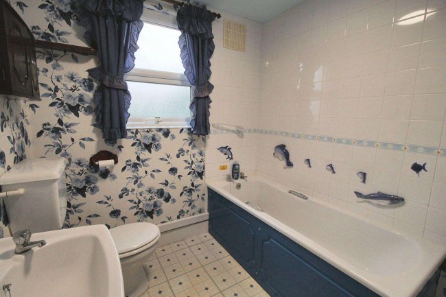 30 North Road  Avenue, Brentwood, Essex CM14 4XQ 1