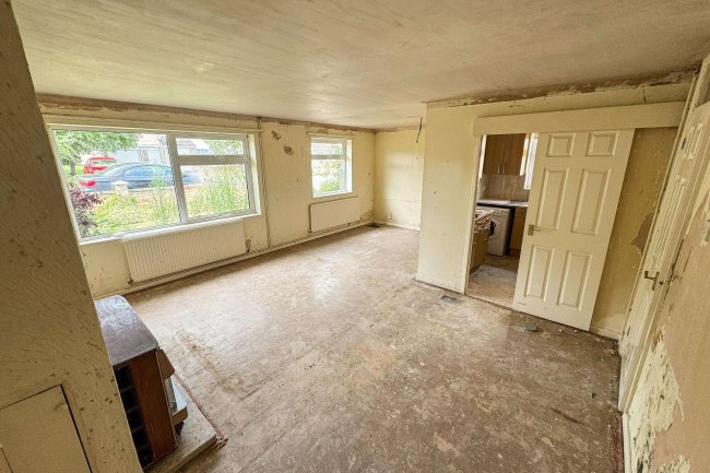 10 Itchen Close, Bedford, MK41 7UD 7