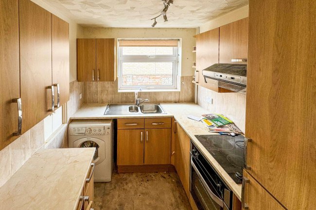 10 Itchen Close, Bedford, MK41 7UD 7