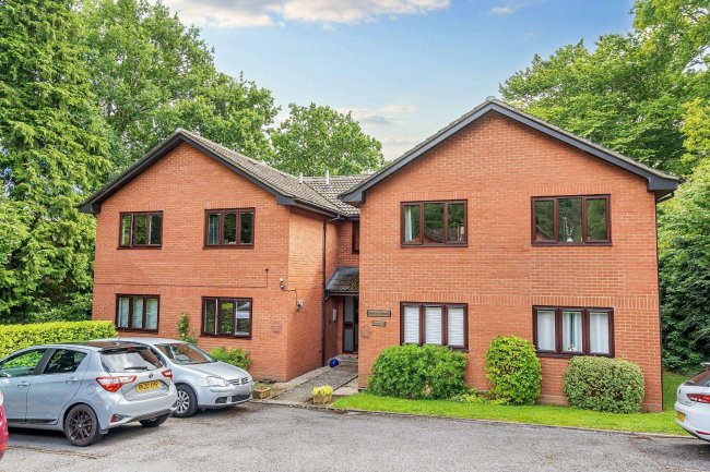 11 Minley Grove Minley Road Fleets Hants GU51 2RJ 3