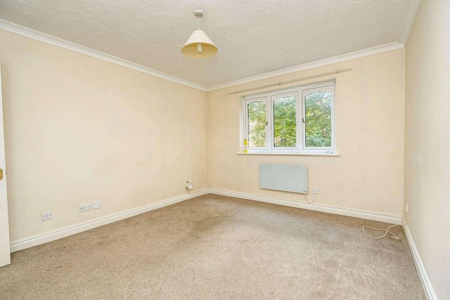 11 Minley Grove Minley Road Fleets Hants GU51 2RJ 3