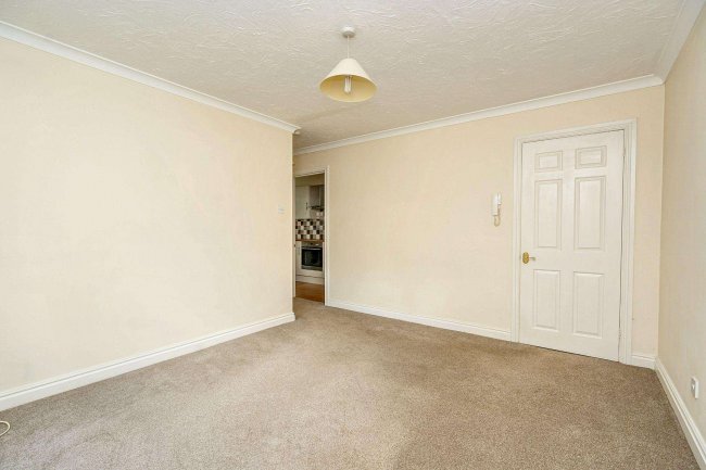 11 Minley Grove Minley Road Fleets Hants GU51 2RJ 3