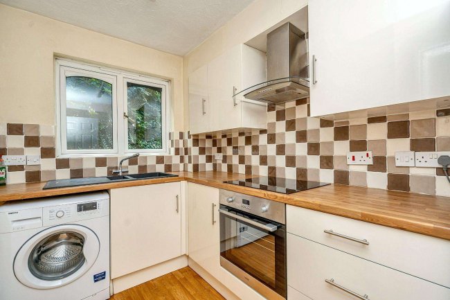 11 Minley Grove Minley Road Fleets Hants GU51 2RJ 3